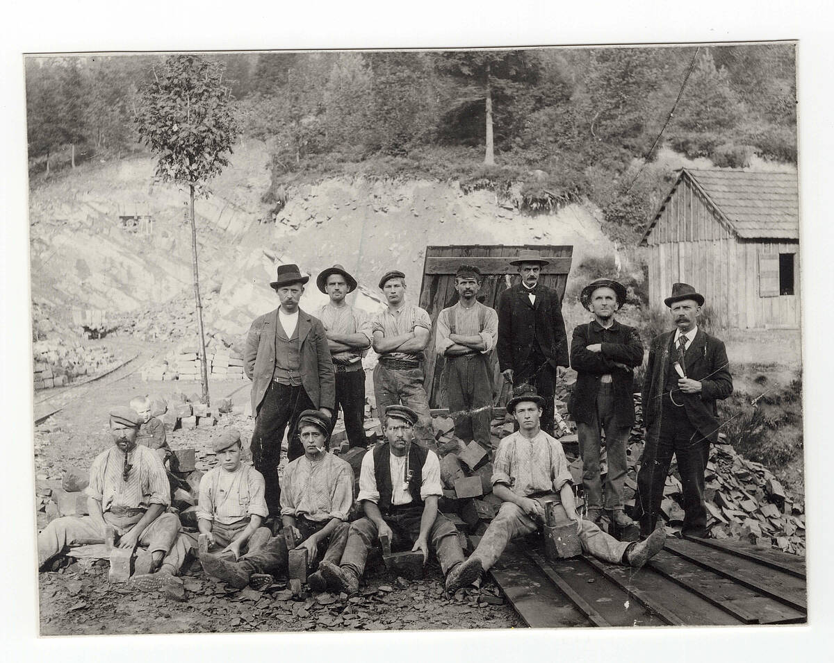 Arbeiter in einem Steinbruch, um 1920 – Foto: Sammlung Ursula Homberg/Archiv der Gemeinde Lindlar