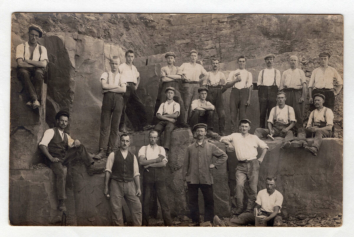 Arbeiter in einem Steinbruch am Brungerst, 1925 – Foto: Sammlung Ursula Homberg/Archiv der Gemeinde Lindlar