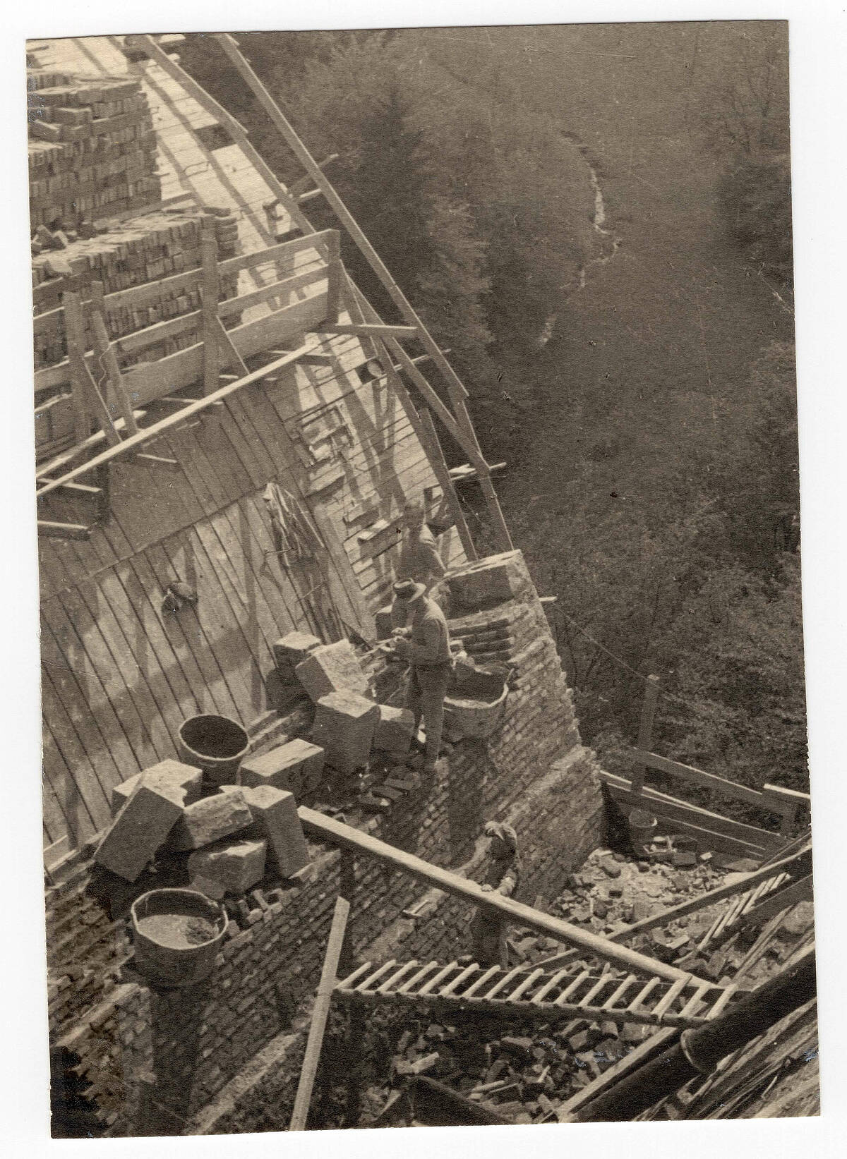 Bau der Autobahnbrücke im Höllenbachtal bei Wermelskirchen, um 1937 – Foto: Sammlung Friedel Schmal/Archiv der Gemeinde Lindlar