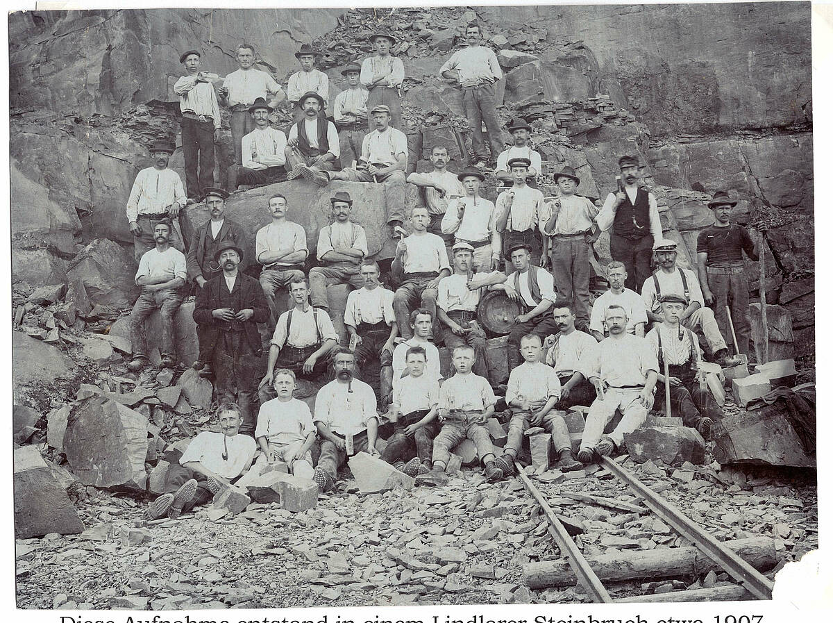 Arbeiter in einem Steinbruch, um 1910 – Foto: Sammlung Ursula Homberg/Archiv der Gemeinde Lindlar