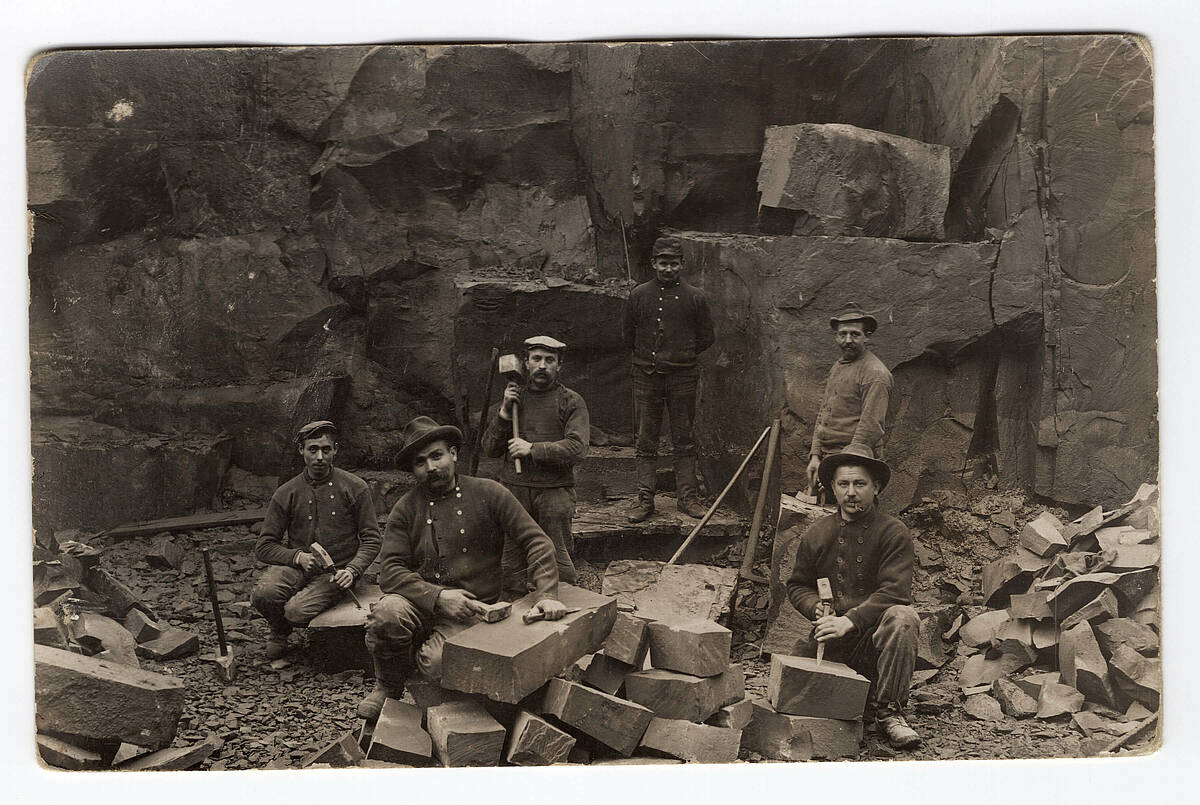 Arbeiter in einem Steinbruch, um 1910 – Foto: Sammlung Ursula Homberg/Archiv der Gemeinde Lindlar