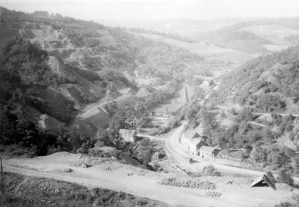 Blick auf die Steinbrüche bei Lindlar-Felsenthal, um 1920 – Foto: Heimatbildarchiv des Oberbergischen Kreises