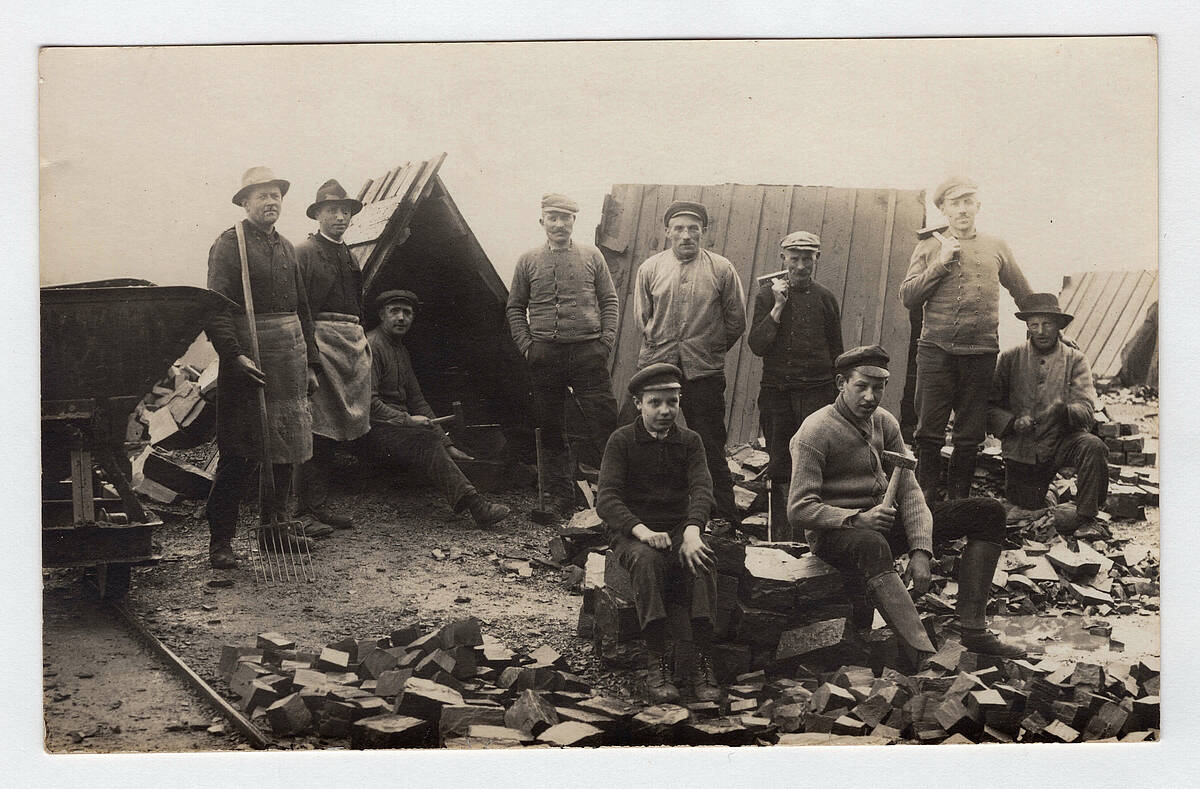 Kipper in einem Steinbruch, um 1920 – Foto: Sammlung Ursula Homberg/Archiv der Gemeinde Lindlar