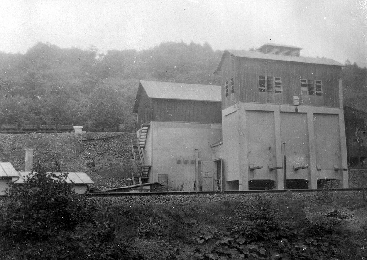 Brecheranlage in einem Steinbruch bei Marienheide-Alperbrück, um 1920 – Foto: Heimatbildarchiv des Oberbergischen Kreises