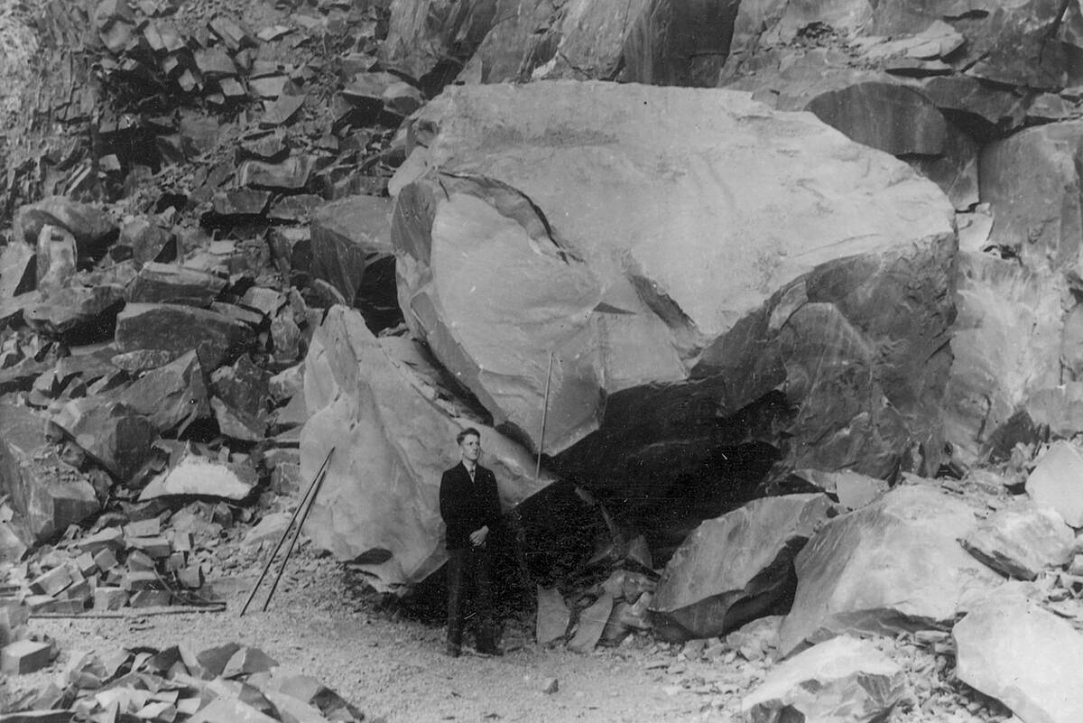 „Nach dem Schuss“ in einem Steinbruch bei Marienheide-Kotthausen, 1938 – Foto: Heimatbildarchiv des Oberbergischen Kreises