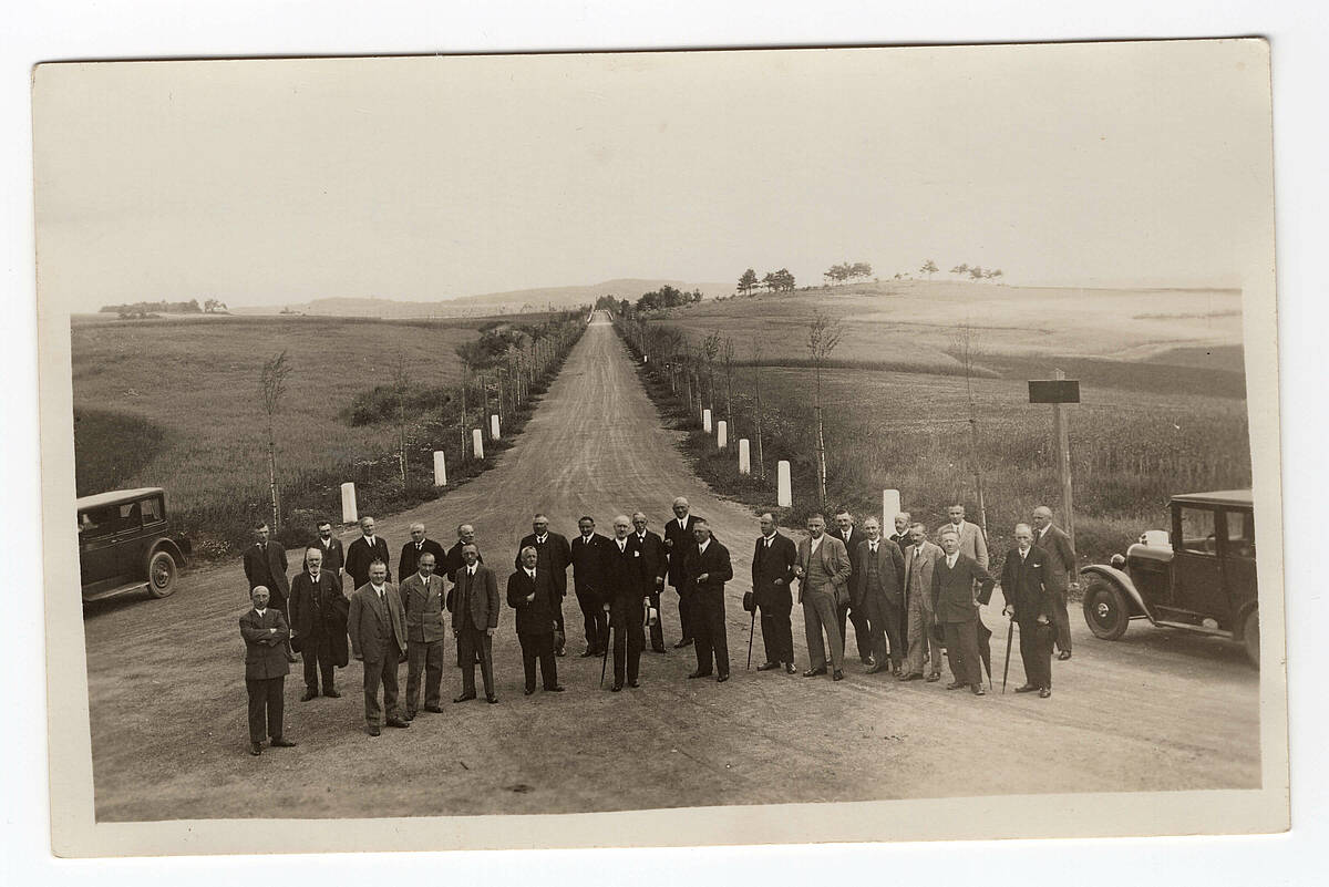 Eröffnung einer Straße bei Reichshof-Odenspiel, um 1920 – Foto: Sammlung Jürgen Woelke/LVR-Freilichtmuseum Lindlar