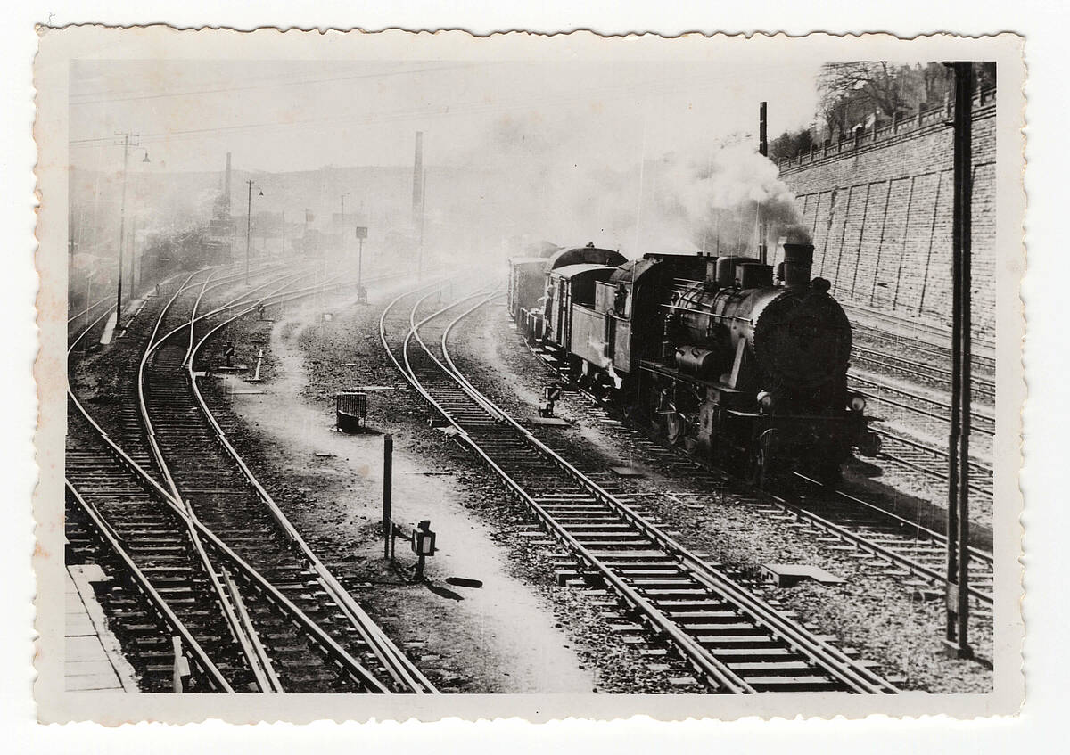 Eisenbahn im Bahnhof Gummersbach-Dieringhausen, um 1955 – Foto: Sammlung Jürgen Woelke/LVR-Freilichtmuseum Lindlar